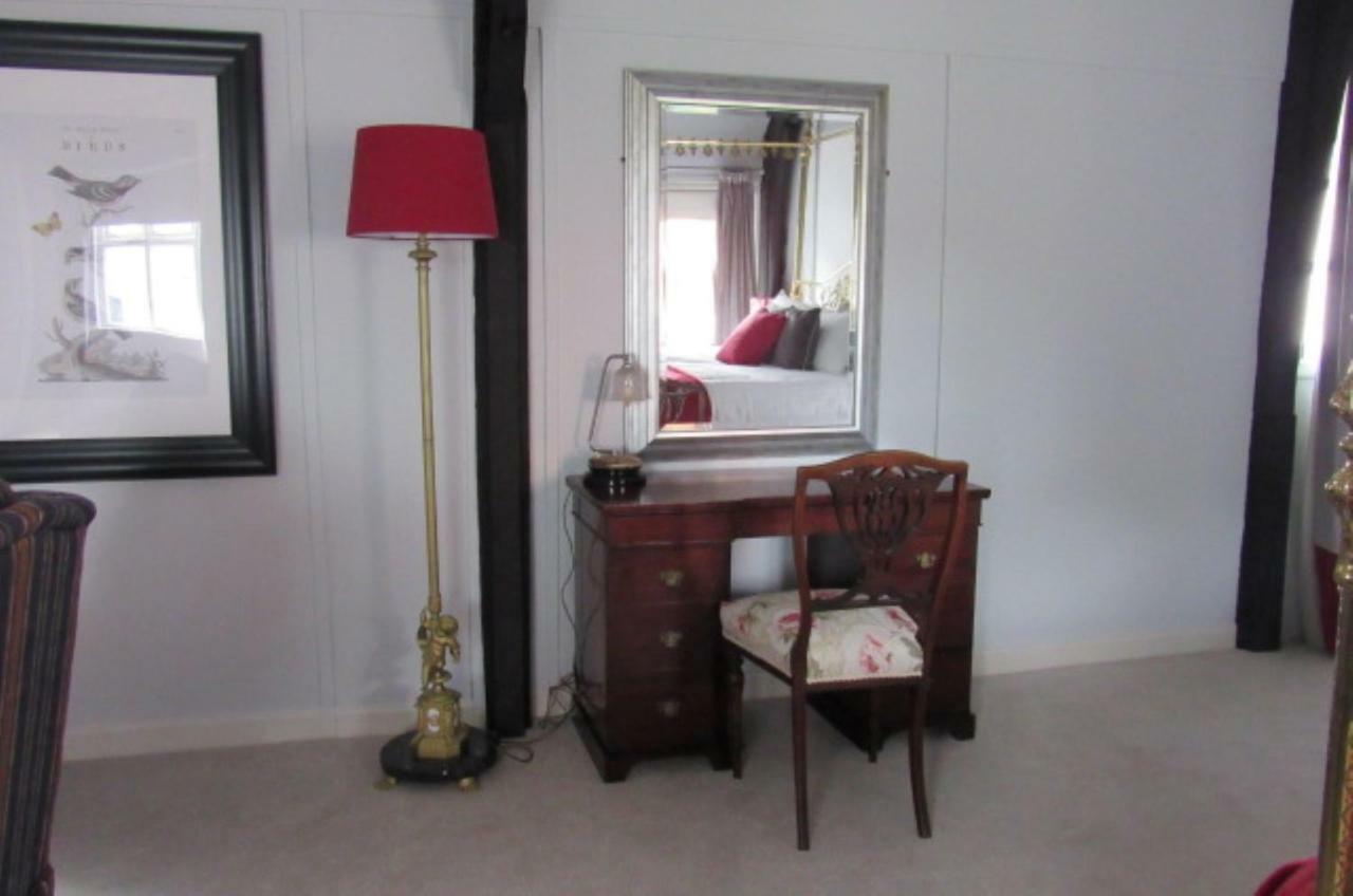 The Old Vicarage Hotel & Restaurant Bridgwater Extérieur photo A dressing table