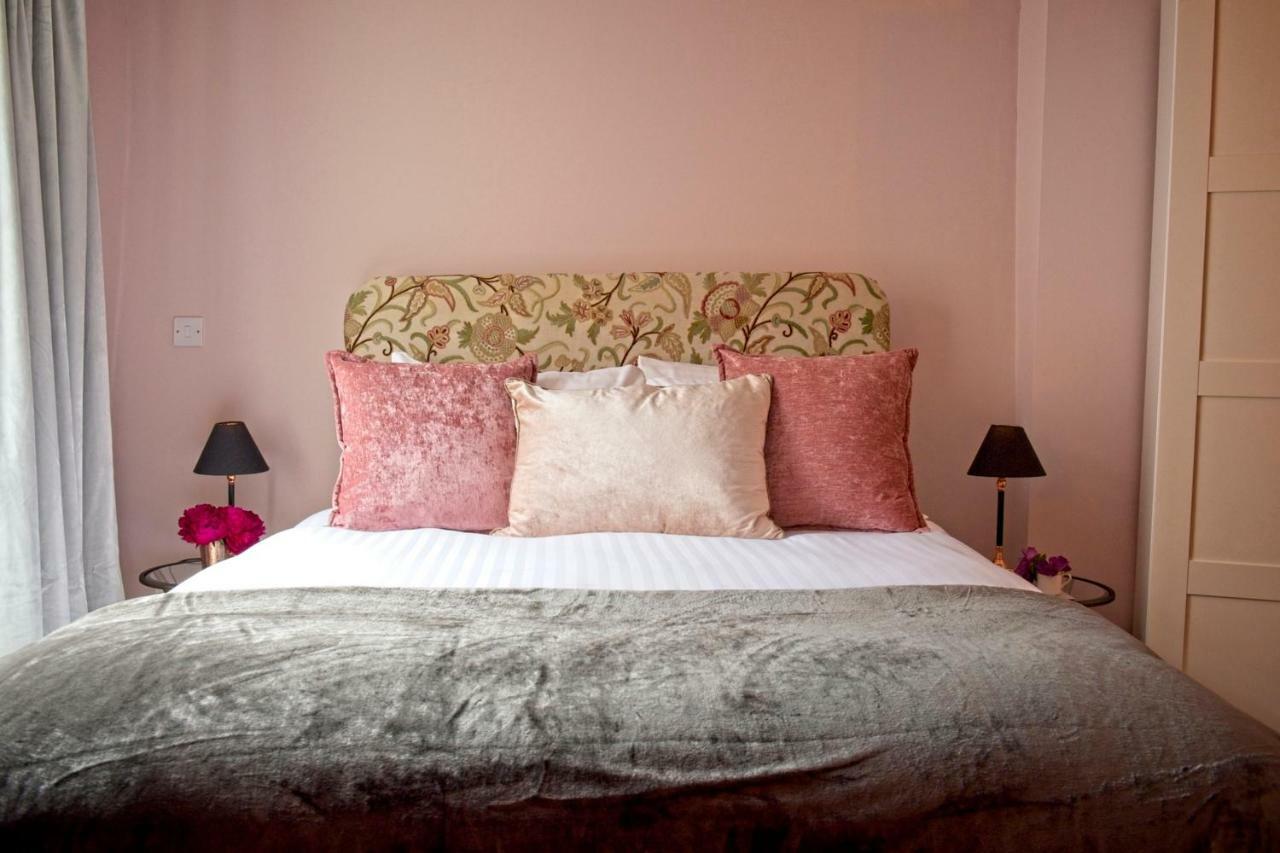 The Old Vicarage Hotel & Restaurant Bridgwater Extérieur photo A bedroom at the hotel
